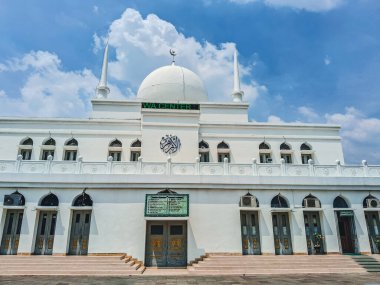 the second largest mosque in Jakarta, Al-Azhar