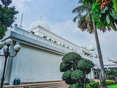 the second largest mosque in Jakarta, Al-Azhar
