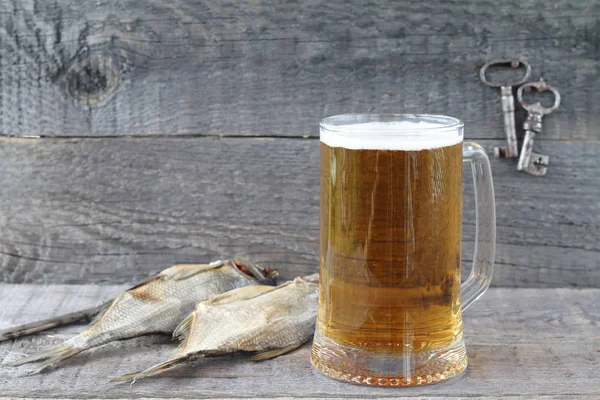 Mug Light Beer Dry Fish Wooden Background — Stock Photo, Image