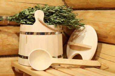 Sauna iç geleneksel banyo aksesuarları.