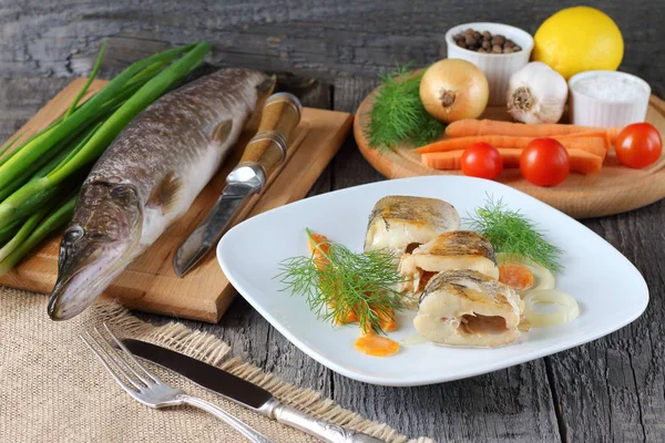 Lucioperca Horno Con Verduras Lucioperca Horno Con Zanahorias Cebolla Cerca —  Fotos de Stock