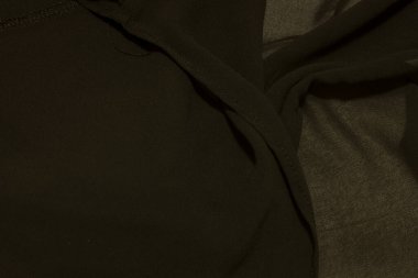 Bu siyah kumaşın bir fotoğrafı.