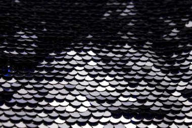 Bu gümüş pulların arka planının bir fotoğrafı.