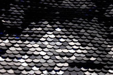 Bu gümüş pulların arka planının bir fotoğrafı.