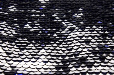 Bu gümüş pulların arka planının bir fotoğrafı.