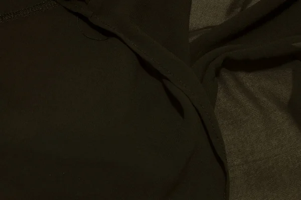 Bu siyah kumaşın bir fotoğrafı.