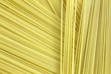 Bu, pişmemiş makarna arka planının bir fotoğrafı. 