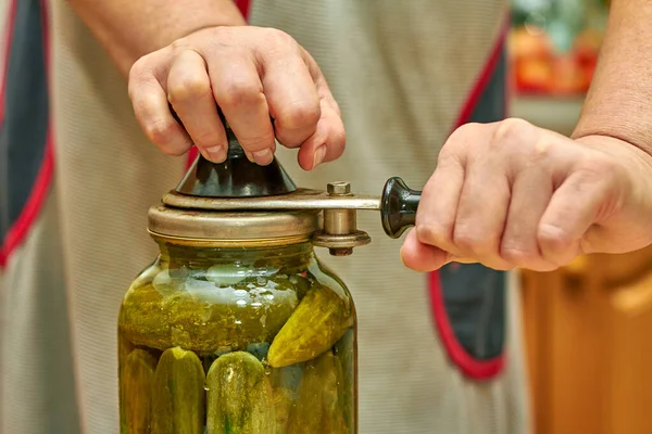 Préservation Des Concombres Frais Dans Des Bocaux Verre Aide Couturier — Photo