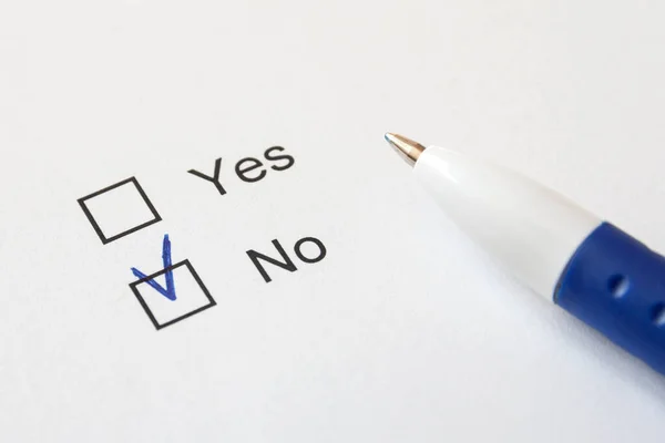 White Paper Choices Yes Blue Pen Selective Focus — Stock Photo, Image