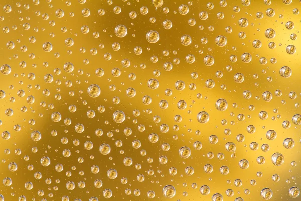 Gotas Água Fundo Amarelo Vista Superior Fechar — Fotografia de Stock