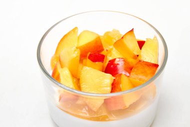 İtalyan tatlısı, gözlüklü Panna cotta.