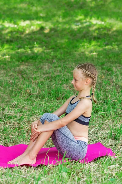 Little Girl Sitting Roll Mat Wearing Sportswear Public Park — Stock Photo, Image