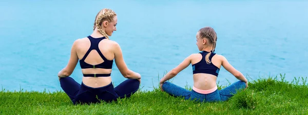 Mother Daughter Doing Yoga Exercises Grass Shore Lake — Stock Photo, Image