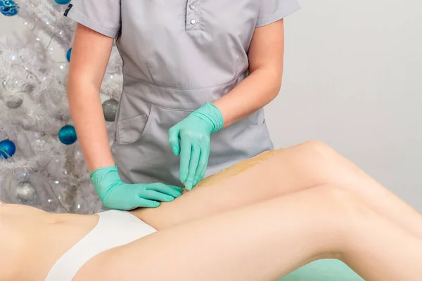 Cosmetologist Gloves Applying Paste Sugaring Depilation Legs Young Woman Christmas — Stock Photo, Image