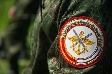 Askeri kamp. Askerler oluşumu. Yakın çekim