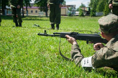 Askeri kamp. Bir keskin nişancı eğitimi