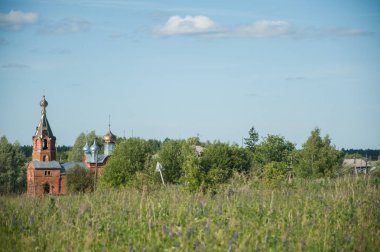 Hıristiyan kilise kubbe ve mavi gökyüzü