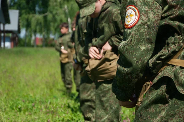 軍のキャンプ ロシアの若い兵士の形成 — ストック写真