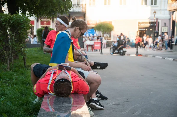 Nizhni Novgorod / Rusya - 06 18 2018: futbol taraftarları İsveç ve Kore gamefans FIFA oyun Nizhnii Novgorod gün sonra