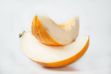 Kompozisyon kavun beyaz zemin üzerine