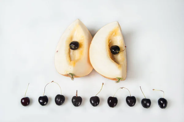 Compisição Sobre Fundo Branco Com Fruta Melão Cherrys — Fotografia de Stock