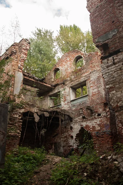 Verlaten Herenhuis Met Bogen — Stockfoto