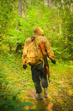 Ormanın içinde askeri. Spor ve macera