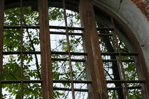 Vieja Ventana Con Celosía —  Fotos de Stock