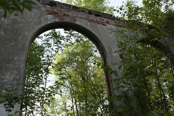 Mansão Abandonada Com Arcos — Fotografia de Stock