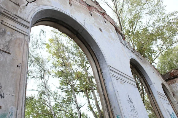 Mansión Abandonada Con Arcos — Foto de Stock