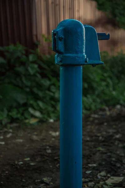 Oude Blauwe Waterpomp Zomer — Stockfoto