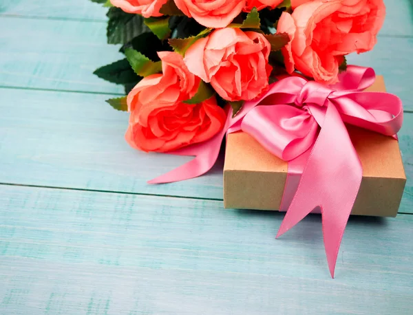핑크 나비, 밝은, 축 하, 공간을 가진 선물 상자 — 스톡 사진