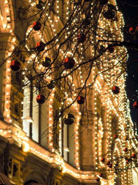 Şehrin Festival aydınlatmaları, sokaklarda. Noel, Moskova, Rusya. Kızıl Meydan.