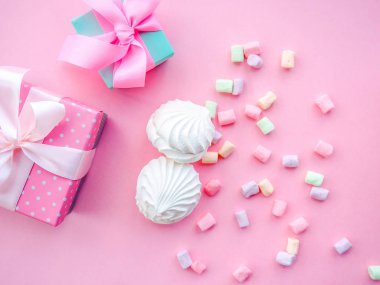 Pembe ve beyaz hatmi gül hatmi Zephyr pembe yemekleri ile .