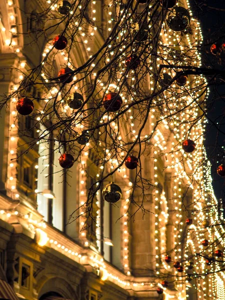 Şehrin Festival aydınlatmaları, sokaklarda. Noel, Moskova, Rusya. Kızıl Meydan.