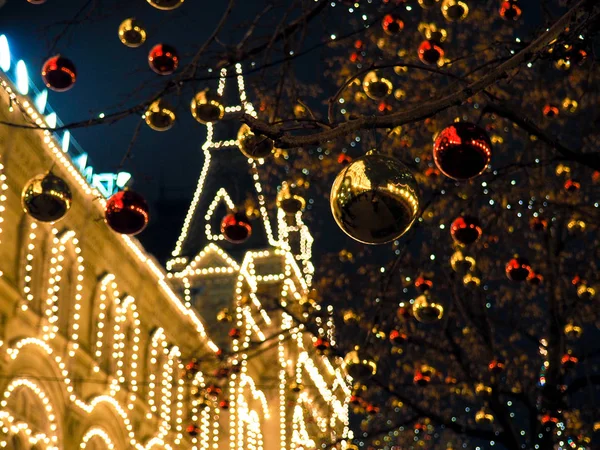 Şehrin Festival aydınlatmaları, sokaklarda. Noel, Moskova, Rusya. Kızıl Meydan.