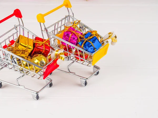 Carrinho Compras Com Presentes Natal Presentes Venda Natal Ano Novo — Fotografia de Stock