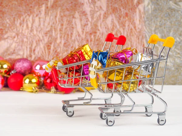 Carrito Compras Con Regalos Navidad Venta Navidad Año Nuevo — Foto de Stock