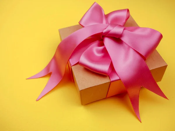 Leuk Ingerichte Gift Set Gift Met Roze Lint Authentieke Witte — Stockfoto