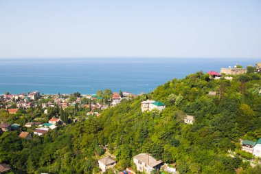 Gagra bir yükseklikten Abhazya şehrin sokaklarında.