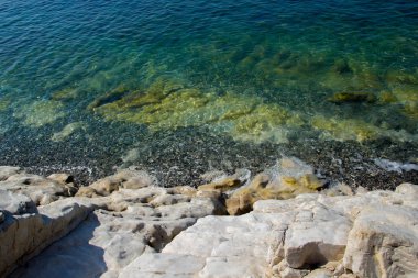 Pitoresk tepelik kabartma, plaj ve Akdeniz kıyı şeridi ile Plakias Girit köyünde yükseklikten güzel panoramik görünüm. Rethymno. Crete Adası İlçesi. Yunanistan. Avrupa