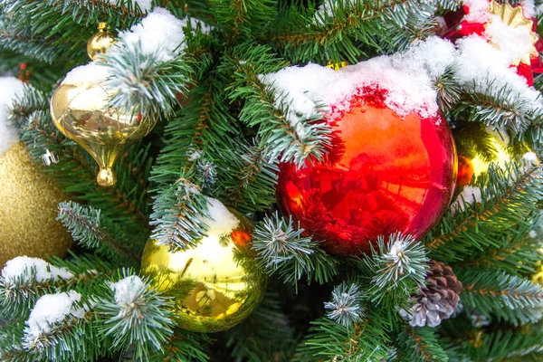 Christmas ball ornaments decoration, Christmas balls on branch — Stock Photo, Image