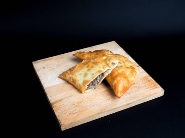 Kafkas mutfağı-et, sulu cheburek ile Cheburek