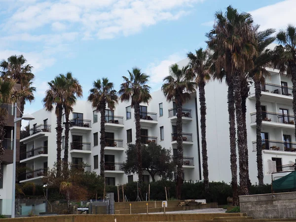 Plaja yakın modern apartmanlar