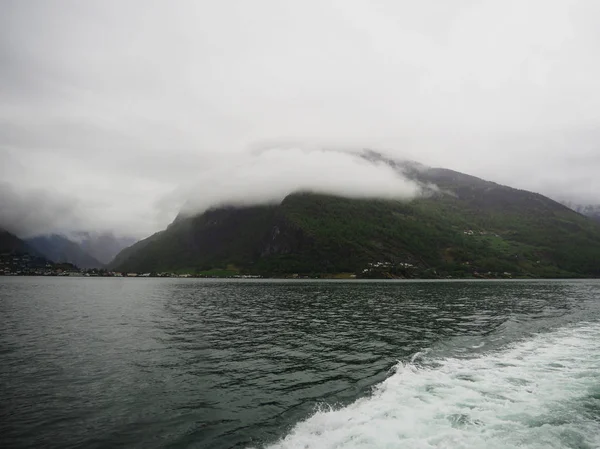 Bergslandskap, Fjord i Norge-natur och resor bakgrun — Stockfoto