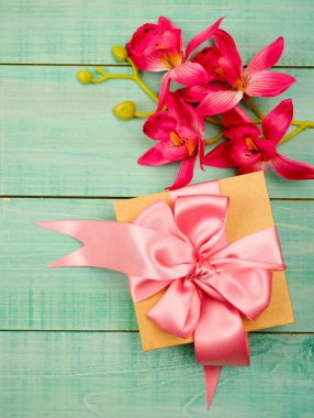 pembe kurdele ile hediye kutusu, sevgililer günü