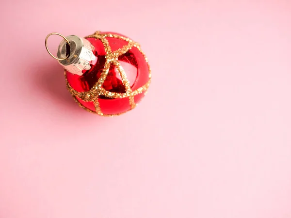 Palle rosse di Natale su sfondo rosa. Web design. Per il blog — Foto Stock