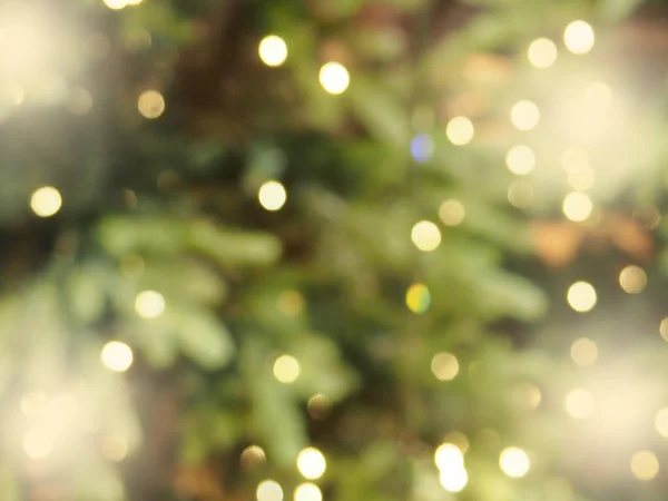 Iluminação de férias e conceito de decoração - Natal guirlanda bokeh luzes sobre fundo azul escuro — Fotografia de Stock