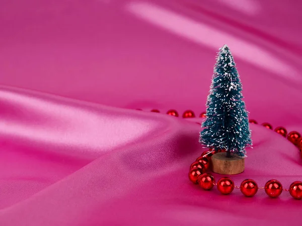 Krásné Vánoční Pozadí Lesklé Kuličky Stuhy Růžové Barvě Plocha Výhled — Stock fotografie