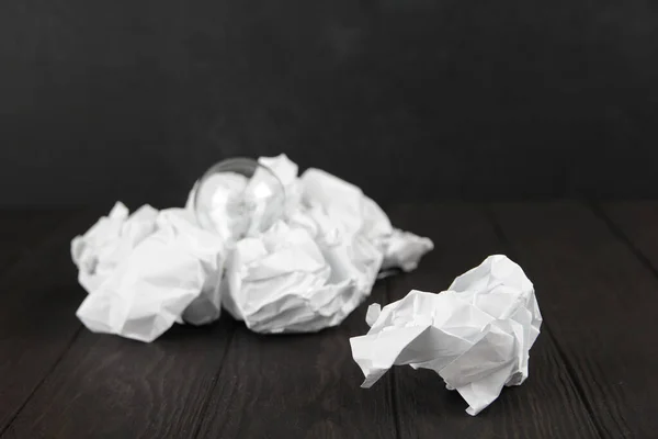 Diverse Verfrommelde Vellen Een Houten Ondergrond Paper Ball Crumpled Garbage — Stockfoto